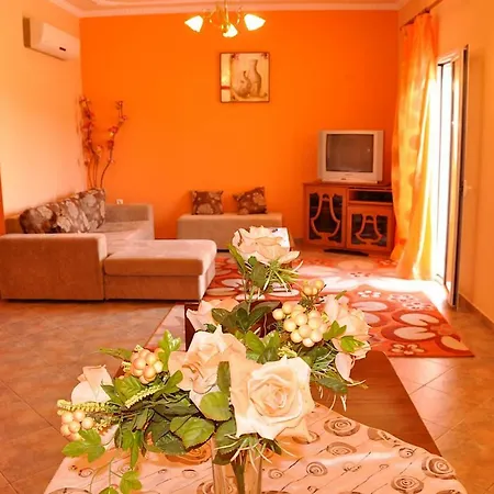 Chrinos House Apartamento *